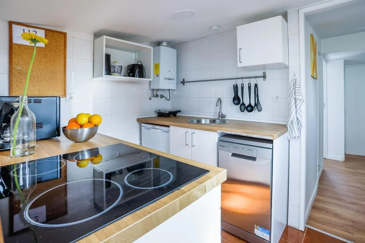 Cozy 3 Bedroom Apt In Lively Bairro Alto Lisboa