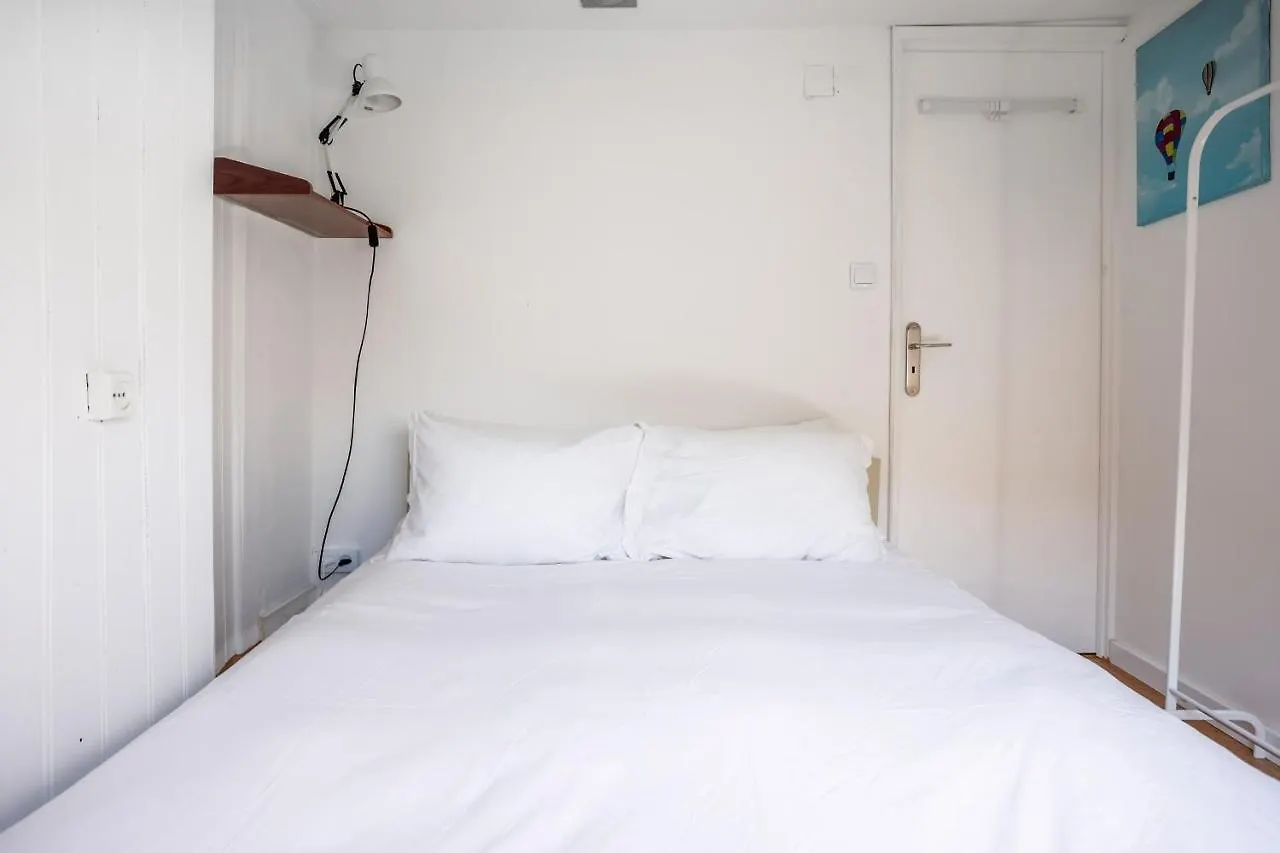 Cozy 3 Bedroom Apt In Lively Bairro Alto Lisboa